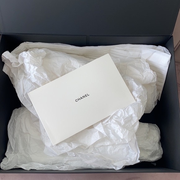 ‼️SOLD ‼️ Chanel tote great for traveling - Picture 8 of 10